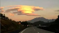 Lenticular clouds di sekitar Gunung Ungaran. (Solopos.com/Instagram/ardiyan_abi)