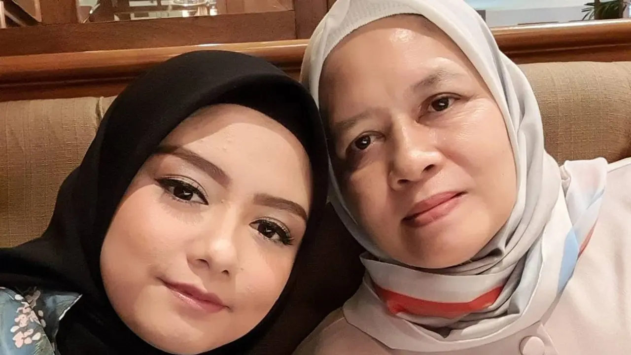 Tika Ramlan dan Ibunda