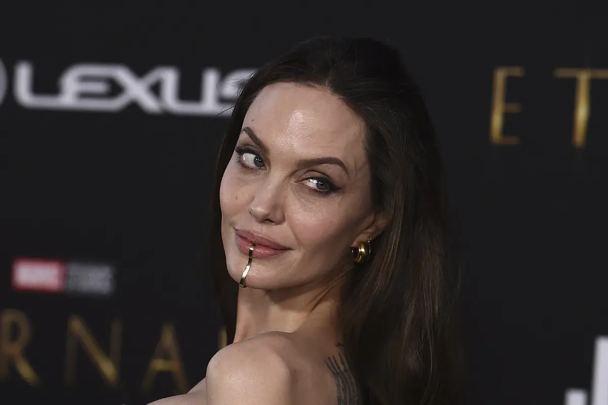 Angelina Jolie dalam premier Eternals di Los Angeles. (Jordan Strauss/Invision/AP)