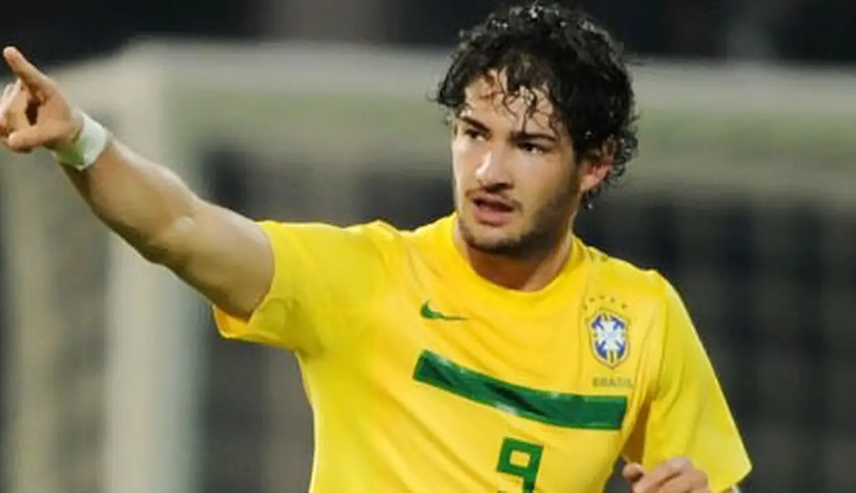 Selebrasi striker Timnas Brasil Alexandre Pato usai menjebol gawang Ekuador pada partai ketiga Grup B Copa America di Cordoba, 13 Juli 2011. AFP PHOTO/ANTONIO SCORZA