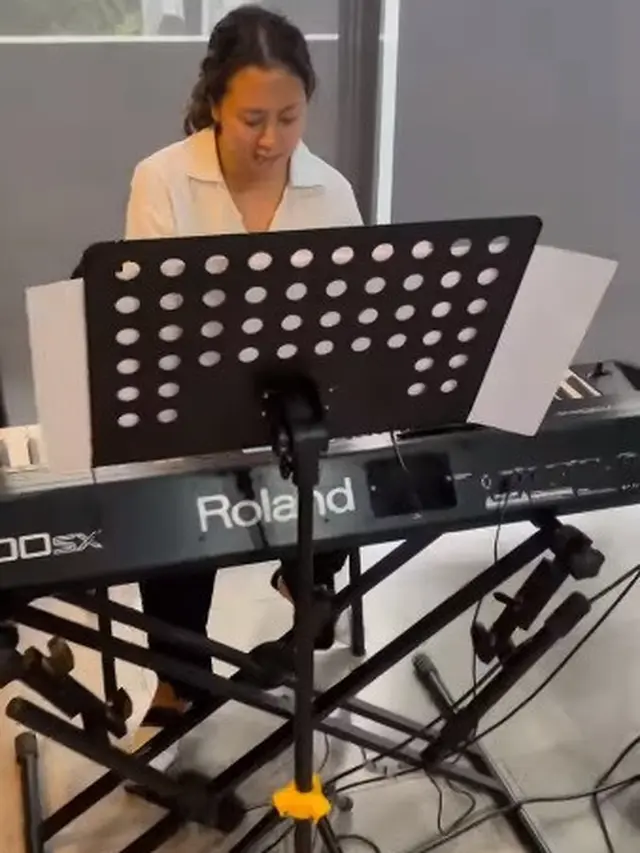 Keseruan Sherina Munaf menggarap musik dan lagu-lagu untuk film Petualangan Sherina 2. (Foto: Instagram/mirles)