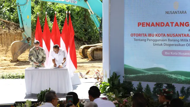 Otoritas Jasa Keuangan (OJK) bersama Otorita Ibu Kota Nusantara (IKN) menandatangani rencana pembangunan gedung kantor baru di IKN Nusantara, Kamis (29/02/2024). (Foto: Otorita IKN,OJK)