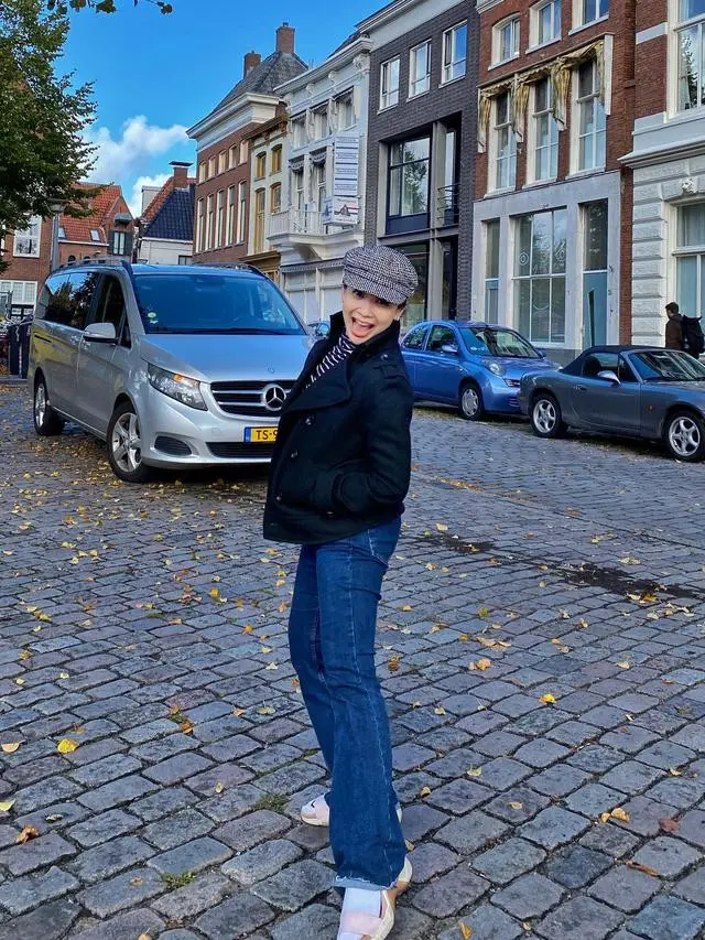 Feni Rose bahagia dengan status janda (Instagram/fenirose)