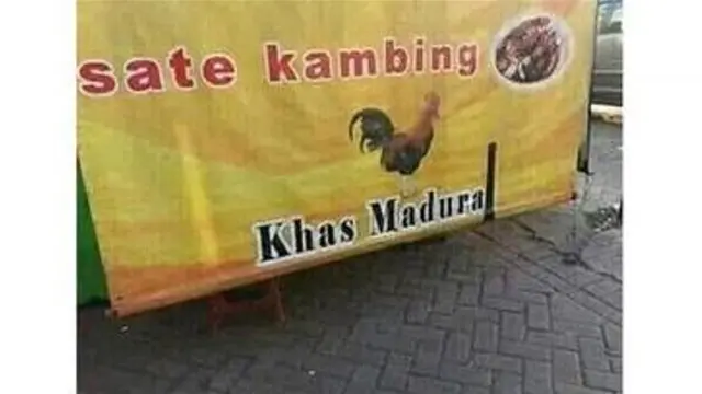 6 Spanduk Penjual Sate Ayam Ini Nyeleneh Banget, Pembeli Ngakak