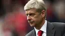 Manajer Arsenal Arsene Wenger menyaksikan skuat asuhannya menghadapi Aston Villa dalam lanjutan Liga Premier di Emirates Stadium, London, 15 Mei 2011. AFP PHOTO/Adrian Dennis
