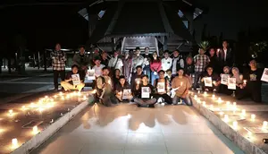 Nyala Lilin dan Doa untuk Jurnalis Hilang Kontak