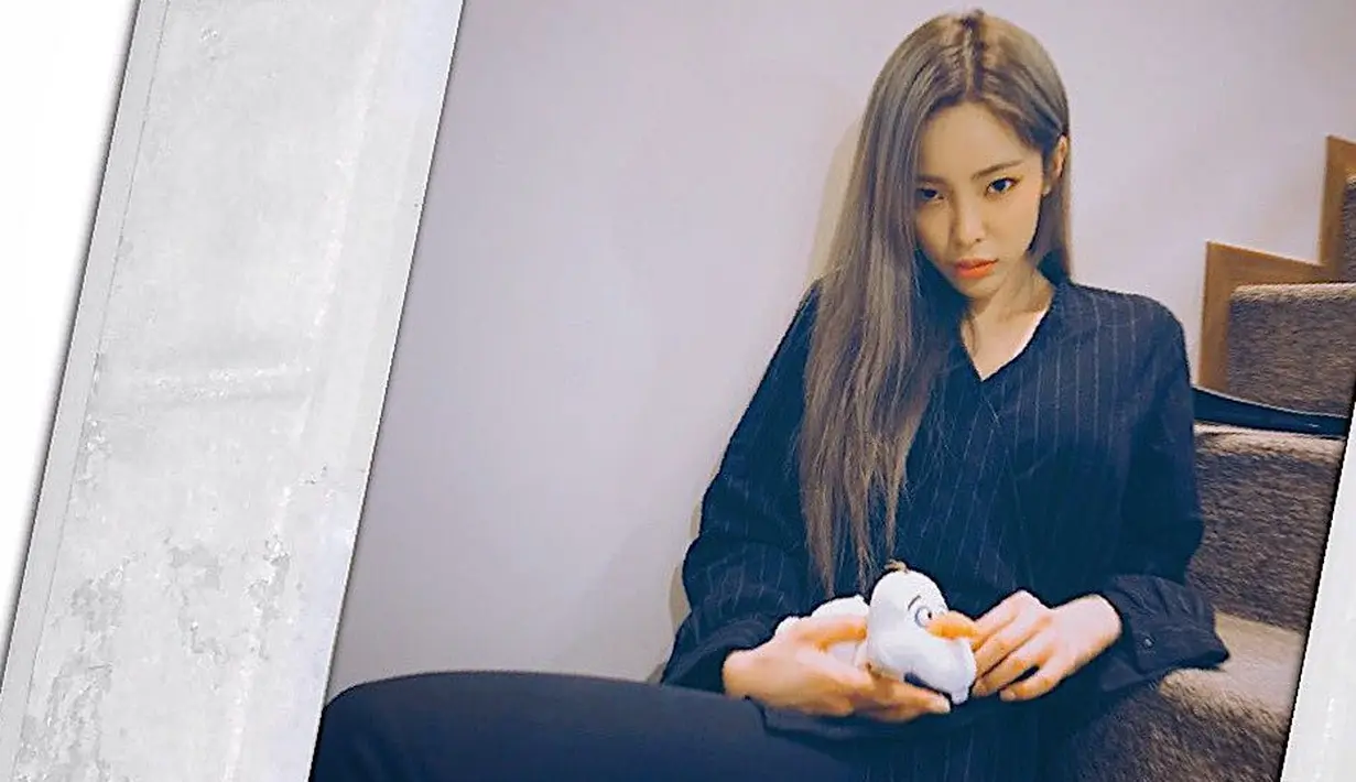Hal tersebut diungkap Heize saat ia menghadiri acara Let's Eat Dinner Together. Dalam acara itu, ia mengaku menyesal karena debut sebagai penyanyi di usia yang terlalu dewasa. (Foto: instagram.com/heizeheize)