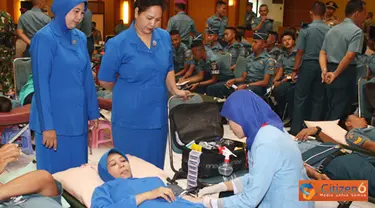 Citizen6, Surabaya: Selain donor darah yang bekerjasama dengan empat PMI Kota juga akan digelar bakti sosial kesehatan berupa pengobatan gratis bagi masyarakat yang membutuhkan. (Pengirim: Penkobangdikal)