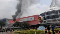 Kebakaran di pusat perbelanjaan Margo City Depok, Kota Depok, Jawa Barat. (www.twitter.com/@fauzipinem)