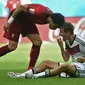 Pepe melakukan pelanggaran pada Thomas Muller (AFP/Patrik Stollarz)