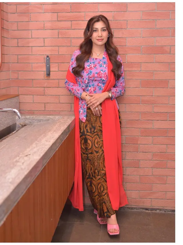 6 Gaya Artis Wanita Pakai Kebaya di PAN Awards 2025, Syahnaz hingga Desy Ratnasari