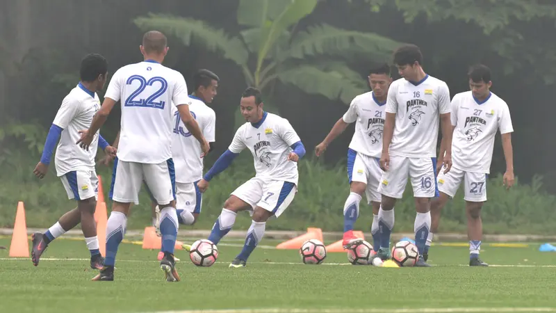 Pemain Persib Latihan