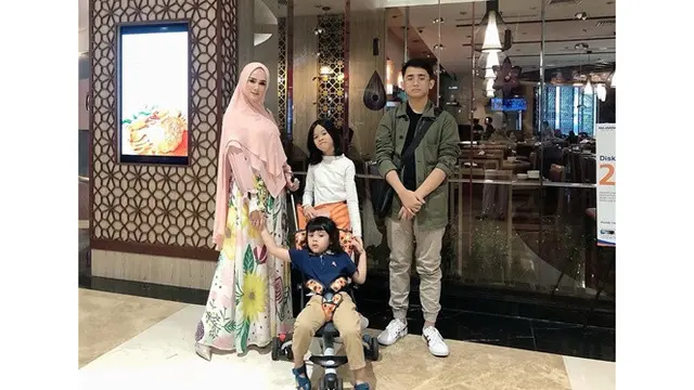 Dikirimi Bunga dari Penjara, Ini 6 Potret Terbaru Safeea Anak Ahmad Dhani