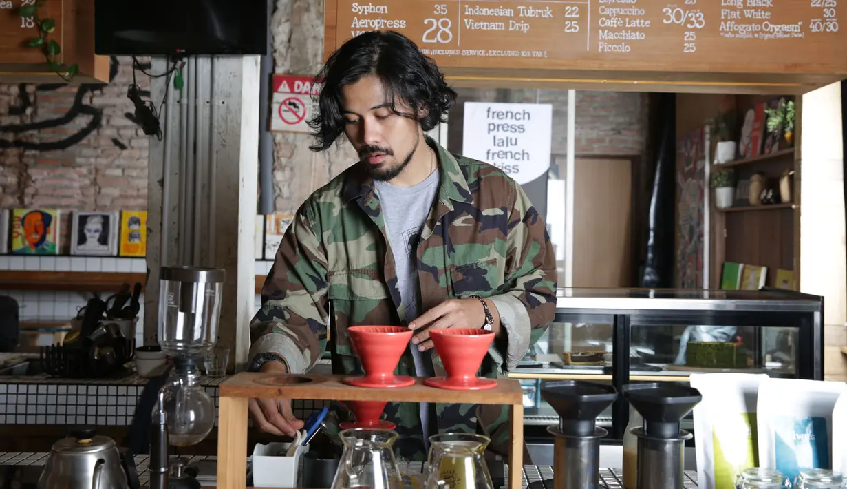 Kabar rencana batalnya pernikahan Bella dengan Afie Kalla tercium lantaran mantan kekasih Chicco itu menghapus foto-foto dalam akun Instagramnya. Begitu juga saat dimintai komentar, keduanya juga enggan berkomentar. (Bambang E. Ros/Bintang.com)