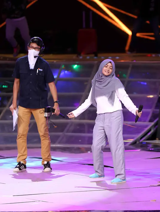 Ketiga komika itu akan tampil menyanyi, jogeg secara bergantian. Beberapa lagu dirangkum dan dibawakan secara bergantian oleh ketiganya. (Nurwahyunan/Bintang.com)