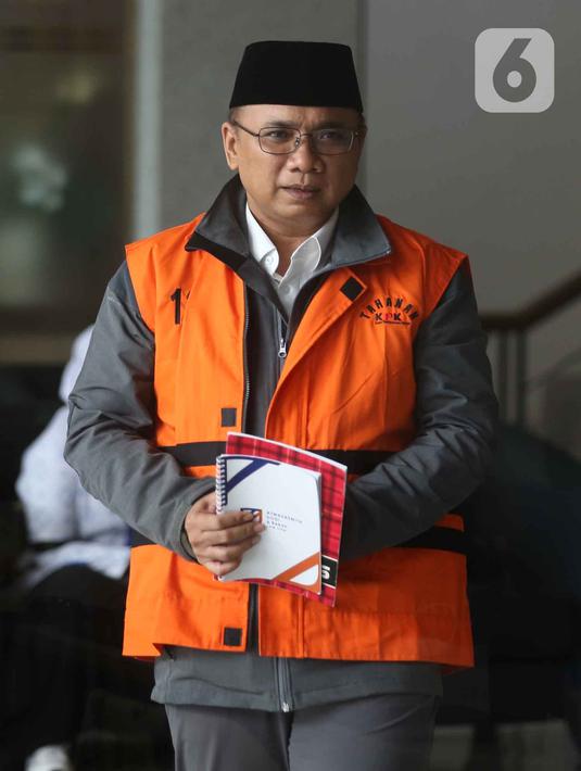 Mantan Menteri Agama, Yaqut Cholil Qoumas (Gus Yaqut), usai menjalani pemeriksaan lanjutan di Gedung Merah Putih Komisi Pemberantasan Korupsi (KPK), Jakarta, Selasa (2/6/2026). (Liputan6.com/Helmi Fithriansyah)