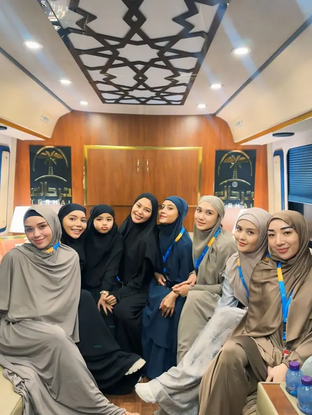 7 Momen Lula Lahfah Jalani Ibadah Umrah Bareng Sahabat, Banjir Sorotan Netizen