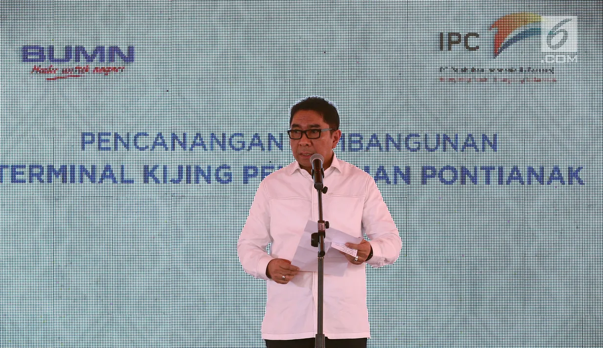 Dirut IPC, Elvyn G Masassya memberi sambutan dalam acara Pencanangan Pembangunan Terminal Kijing Pelabuhan Pontianak, Kalimantan Barat, Rabu (11/4). Nantinya Pelabuhan Kijing akan dikembangkan dengan konsep digital port. (Liputan6.com/Johan Tallo)