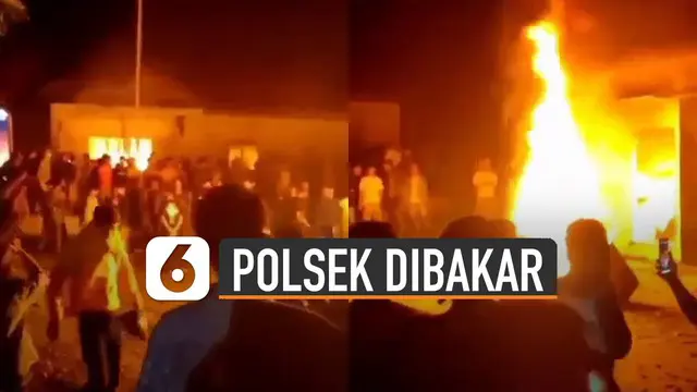 Beredar video Kantor Polsek Candipuro, Lampung Selatan dibakar oleh sejumlah massa.
