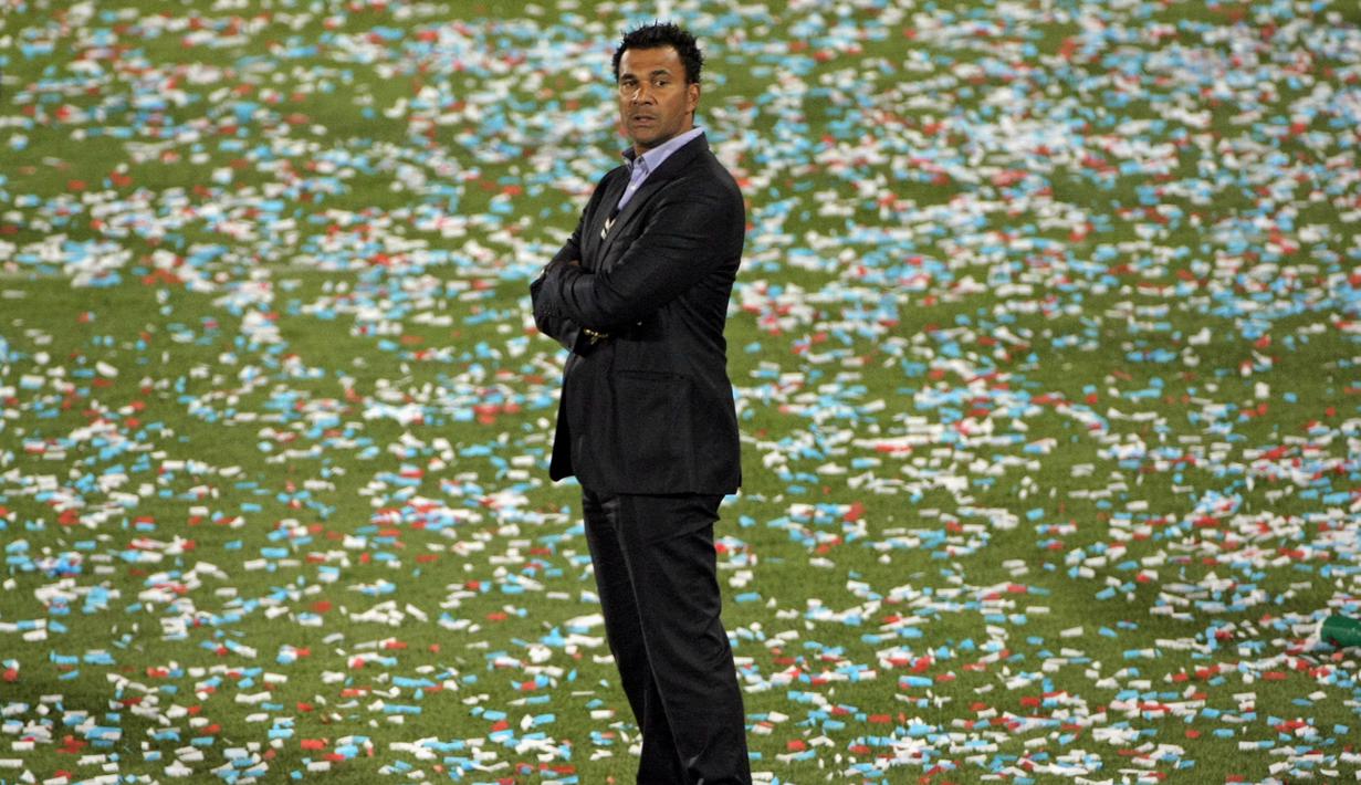 Sukses bersama AC Milan dengan meraih tiga gelar trofi Serie A sebagai pemain, Ruud Gullit justru gagal meraih trofi sebagai pelatih saat menukangi Chelsea dan Feyenord. (Doug Pensinger/Getty Images/AFP)