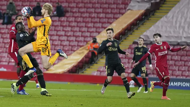 FOTO: Aksi Caoimhin Kelleher, Kiper Ketiga Liverpool yang Mencuri Perhatian di Liga Champions