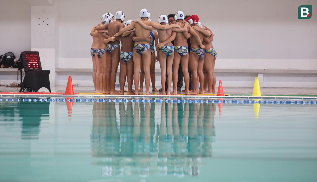 Tim polo air Pari Sakti pada Indonesia Open Aquatic Championships (IOAC) 2025 di Stadion Akuatik GBK, Jakarta Pusat, pada Kamis (13/11/2025). (Bola.com/Abdul Aziz)