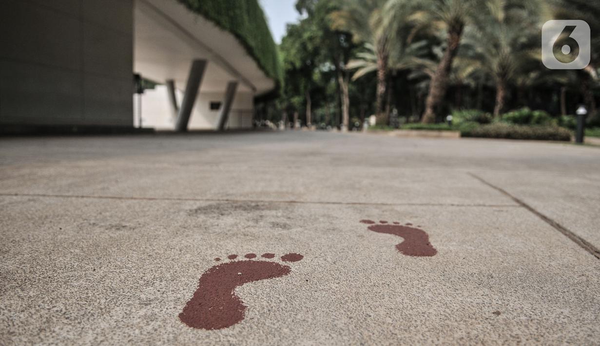 Suasana Lapangan Banteng saat ditutup sementara di Jakarta, Kamis (15/9/2020). Lapangan Banteng dan hutan kota lainnya di Ibu Kota Kembali ditutup sementara selama penerapan pembatasan sosial berskala besar (PSBB) Jakarta guna menekan penyebaran Covid-19 di ruang publik. (merdeka.com/Iqbal Nugroho)