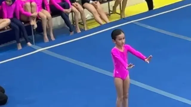 7 Potret Salma Jihane Anak Rio Dewanto dan Atiqah Hasiholan Ikut Kejuaraan Gymnastic di Bangkok