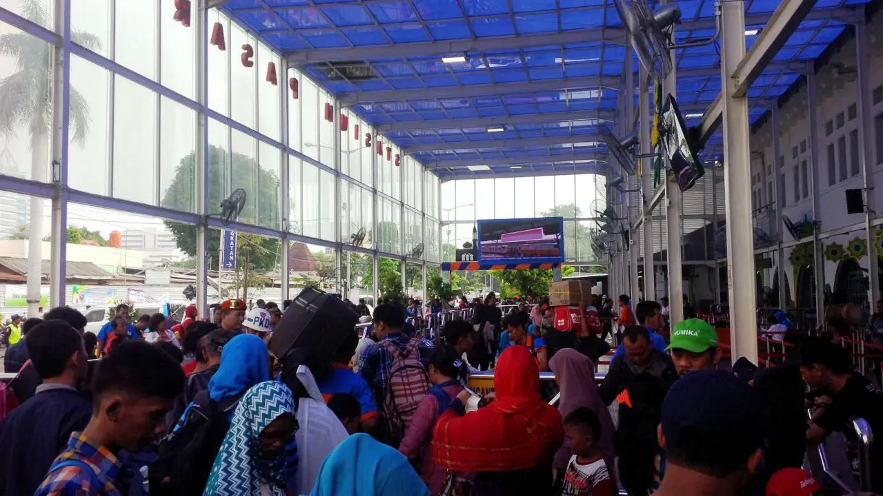 20160701-mudik-jakarta-stasiun senen