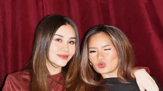 Aaliyah Massaid pakai mini skirt saat Ulang Tahun Zahwa Massaid ke-25. [@aaliyah.massaid]