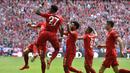 Pemain Bayern Munchen merayakan gol ke gawang Eintracht Frankfurt  di Allianz Arena, Jerman, Sabtu (18/5). Munchen menang 5-1 atas Frankfurt. (John Macdougall/AFP)