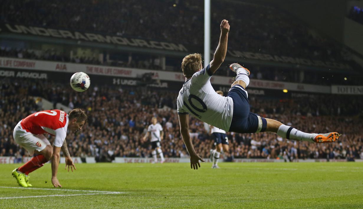 Aksi pemain Spurs, Harry Kane, saat menghadapi Arsenal dalam laga putaran ketiga Piala Liga Inggris di Stadion White Hart Lane, Inggris, Kamis (24/9/2015) dini hari WIB. (Action Images via Reuters/Matthew Childs)