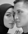 Nama Rezky Aditya memang santer dibicarakan beberapa waktu lalu. Namun, tampaknya ini tak mengganggu sang istri Citra Kirana, karena kemarin, ia bahkan mengunggah beberapa potret hitam-putih mesranya dengan Rezky Aditya. Mari kita simak beberapa gaya power couple Citra Kirana dan Rezky Aditya yang banjir pujian dari netizen. Foto: Instagram.