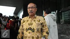 Hakim PN Jakarta Utara Jootje Sampaleng meninggalkan Gedung KPK usai menjalani pemeriksaan, Jakarta, Jumat (22/7). Sebanyak empat Hakim PN Jakarta Utara diperiksa sebagai saksi atas tersangka Samsul Hidayatullah. (Liputan6.com/Helmi Afandi)