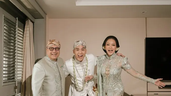 Maia Estianty Tampil Elegan di Pernikahan Al Ghazali. [@maiaestiantyreal]