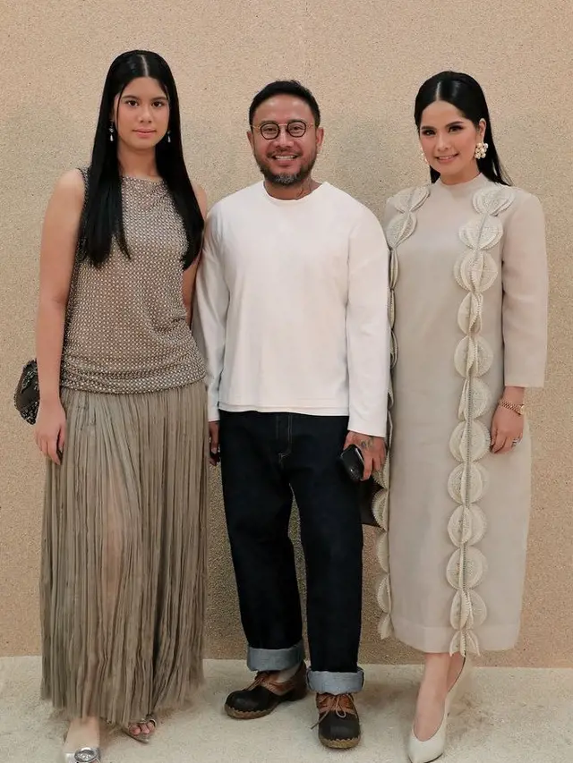 Almira Yudhoyono saat Dampingi Sang Ibundanya Annisa Pohan Hadir di Fashion Show. [@annisayudhoyono]