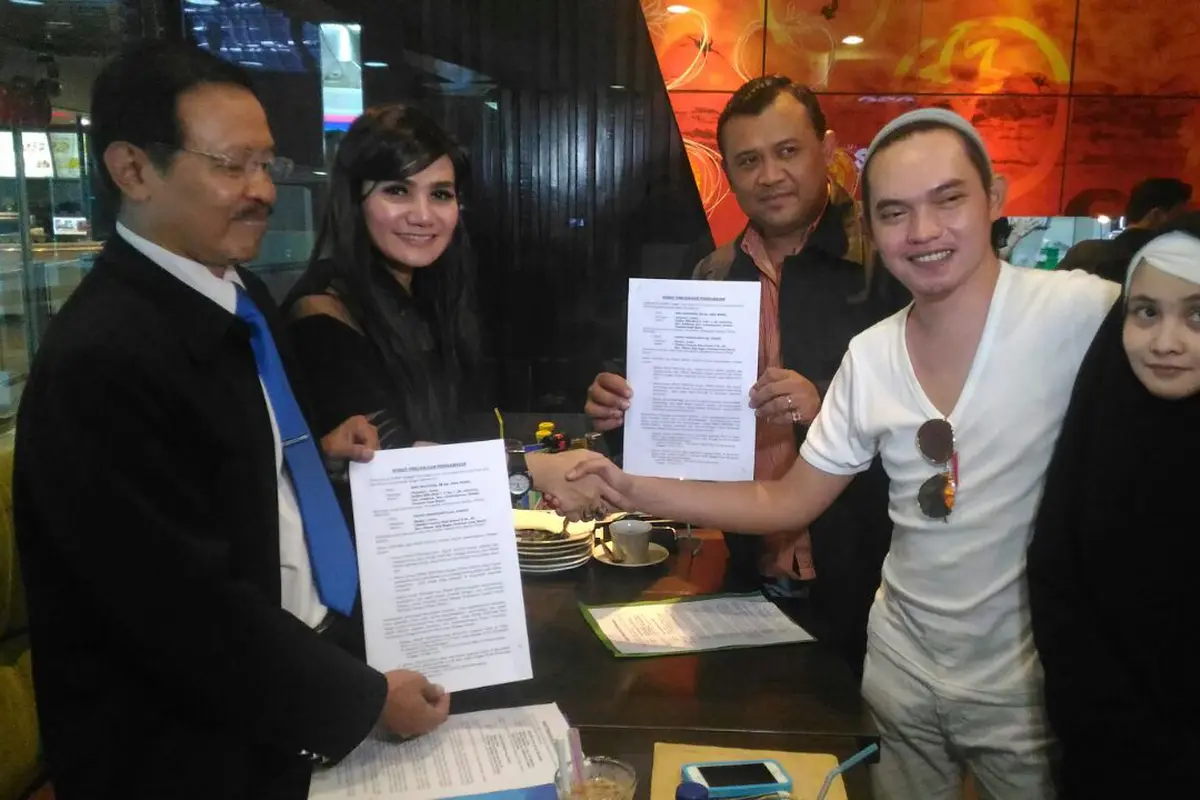 [Bintang] Nina Wang dan Dodhy eks Kangen Band