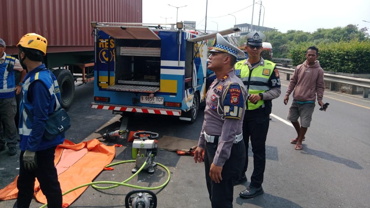Kondisi Tol JORR Usai Tabrakan Beruntun Enam Kendaraan