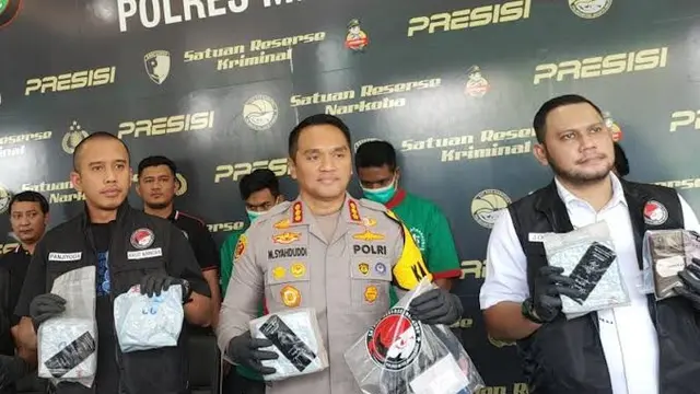 Satres Narkoba Polres Jakbar mengamankan artis film lawas berinisial IA terkait kasus narkoba. (Istimewa)