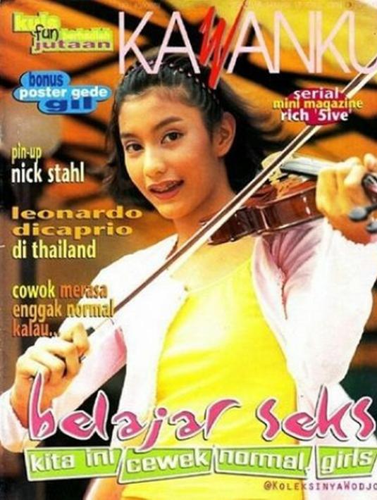 Tyas Mirasih sangat enerjik saat remaja. Foto lawas Tyas dengan berpose bak pemain biola ini curi perhatian. Foto ini pun jadi cover model majalah era 2000-an. Tyas Mirang memang menjadi seleb hits kala itu. (Liputan6.com/IG/happymemories85)