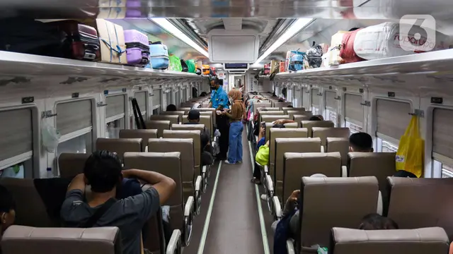PDIP Lepas Pemudik Gratis Naik 9 Gerbong dari Stasiun Pasar Senen