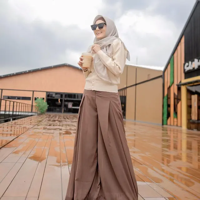 6 Potret Kiki Amalia Tampil dengan Hijab, Curi Perhatian