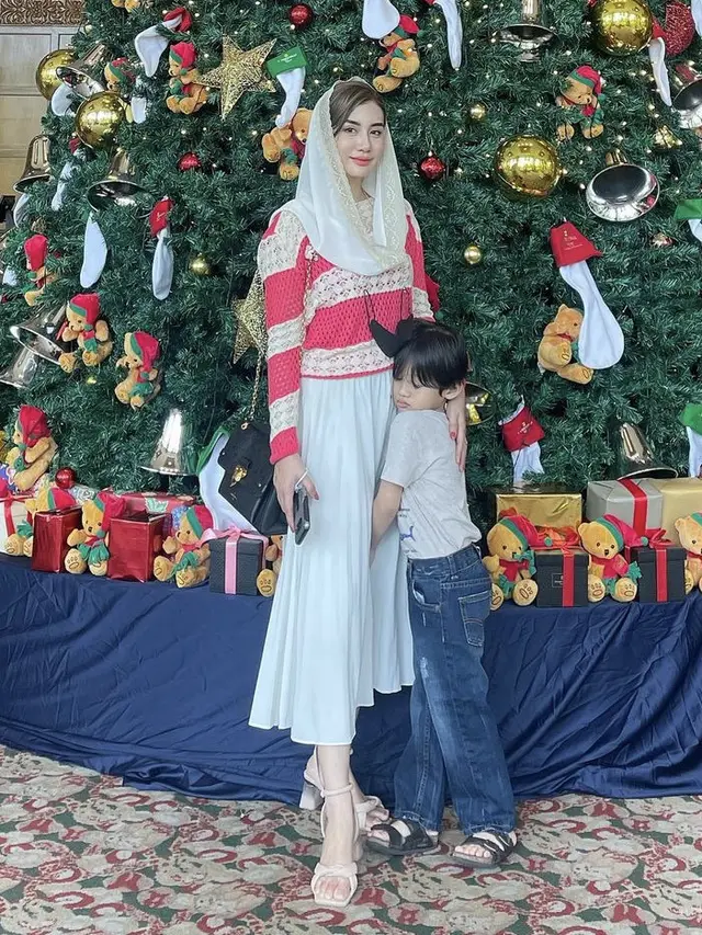 Novita Hardini Istri Bupati Trenggalek,  (@novitamochamad)