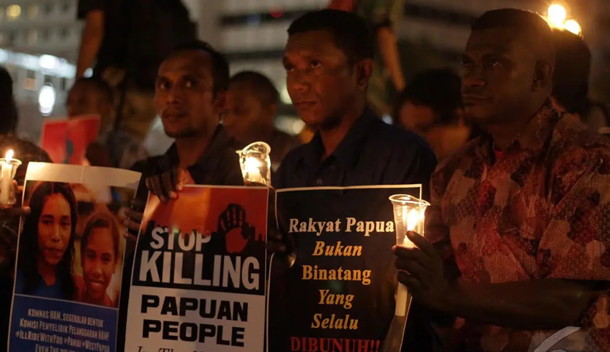 Massa yang tergabung dalam  "Papua Itu Kita" melakukan aksi solidaritas di Bundaran HI, Jakarta, Kamis (18/12/2014). (Liputan6.com/Faizal Fanani)