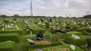 Dalam ajaran Islam, ziarah kubur menjadi momentum positif sebagai pengingat kematian. (JUNI KRISWANTO/AFP)