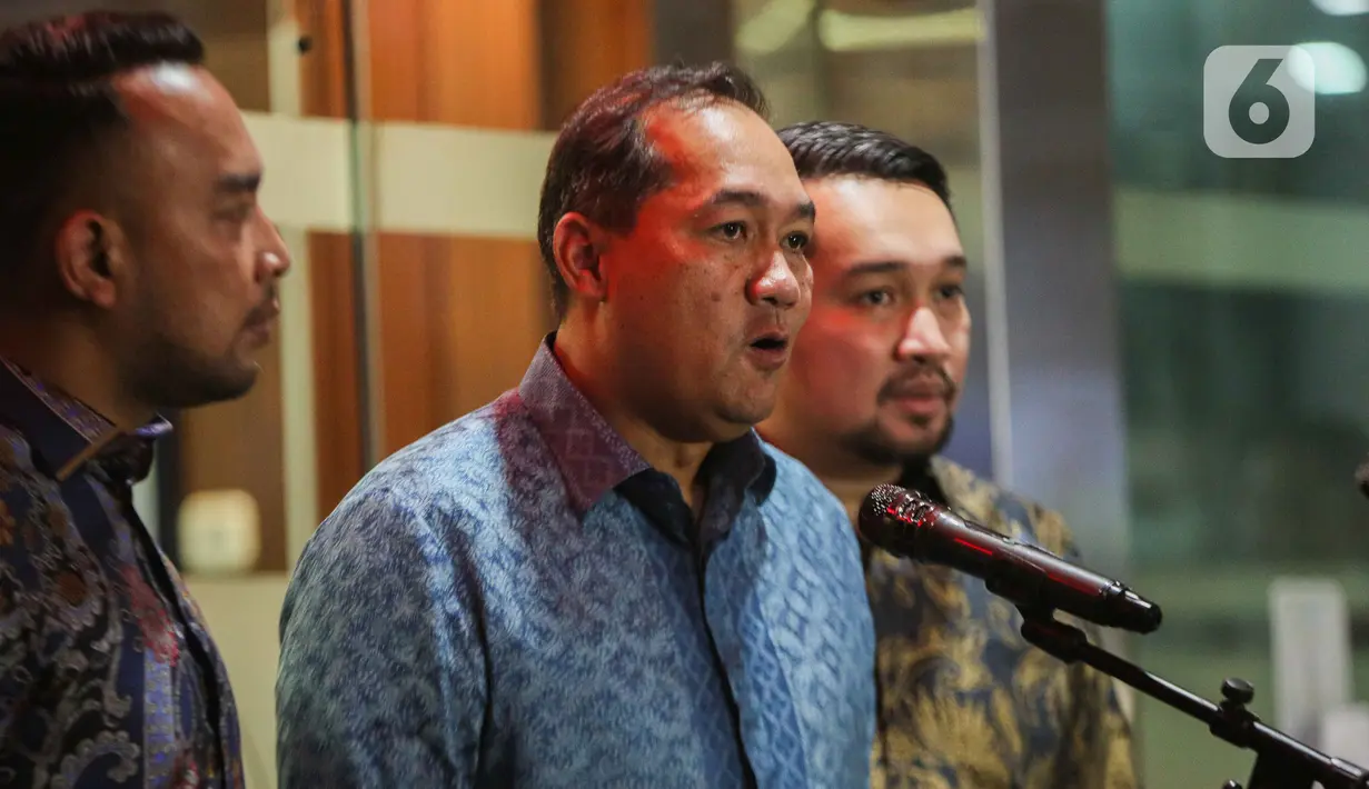 M Lutfi diperiksa sekitar 9 jam, masuk sekitar pukul 08.55 WIB dan keluar dari ruang pemeriksaan sekitar pukul 18.20 WIB. (Liputan6.com/Faizal Fanani)
