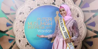 Menang dalam sebuah kompetisi memang menjadi kebanggaan tersendiri dan juga tentunya orangtua. Seperti halnya Syifa Fatimah, pemenang Puteri Muslimah 2017 yang mengaku tak menyangka mendapatkan ini. (Adrian Putra/Bintang.com)