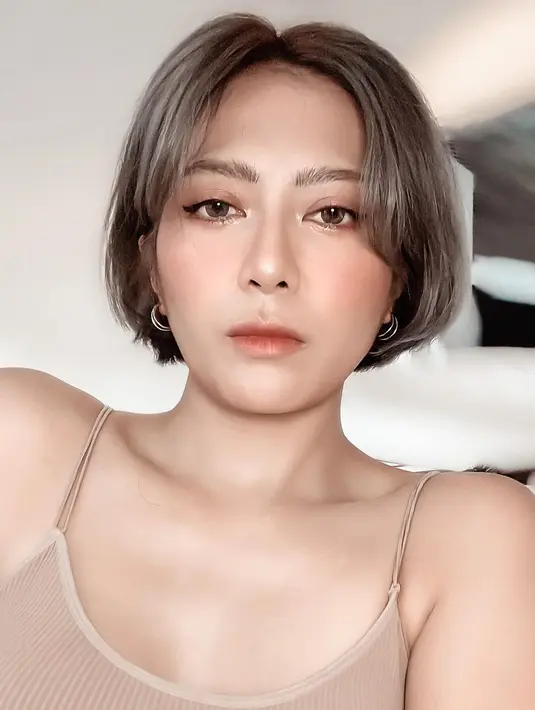 Ia kini sibuk menjadi influencer serta mengelola sebuah restoran mewah di Bali. Bisa dibilang, Yenny AFI tak lagi kerap menyanyi. (FOTO: instagram.com/yennysyen)