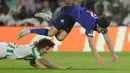 Diks berhasil mencetak gol penyimbang di menit ke-77. Copenhagen mendapat penalti usai bek berdarah Maluku tersebut dilanggar Hector Bellerin di kotak terlarang. (AP Photo/Toni Rodriguez)