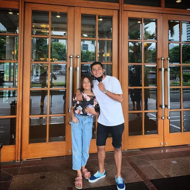 Digugat Hak Asuh Anak, Ini 6 Potret Kenang Mirdad saat Momong Buah Hati